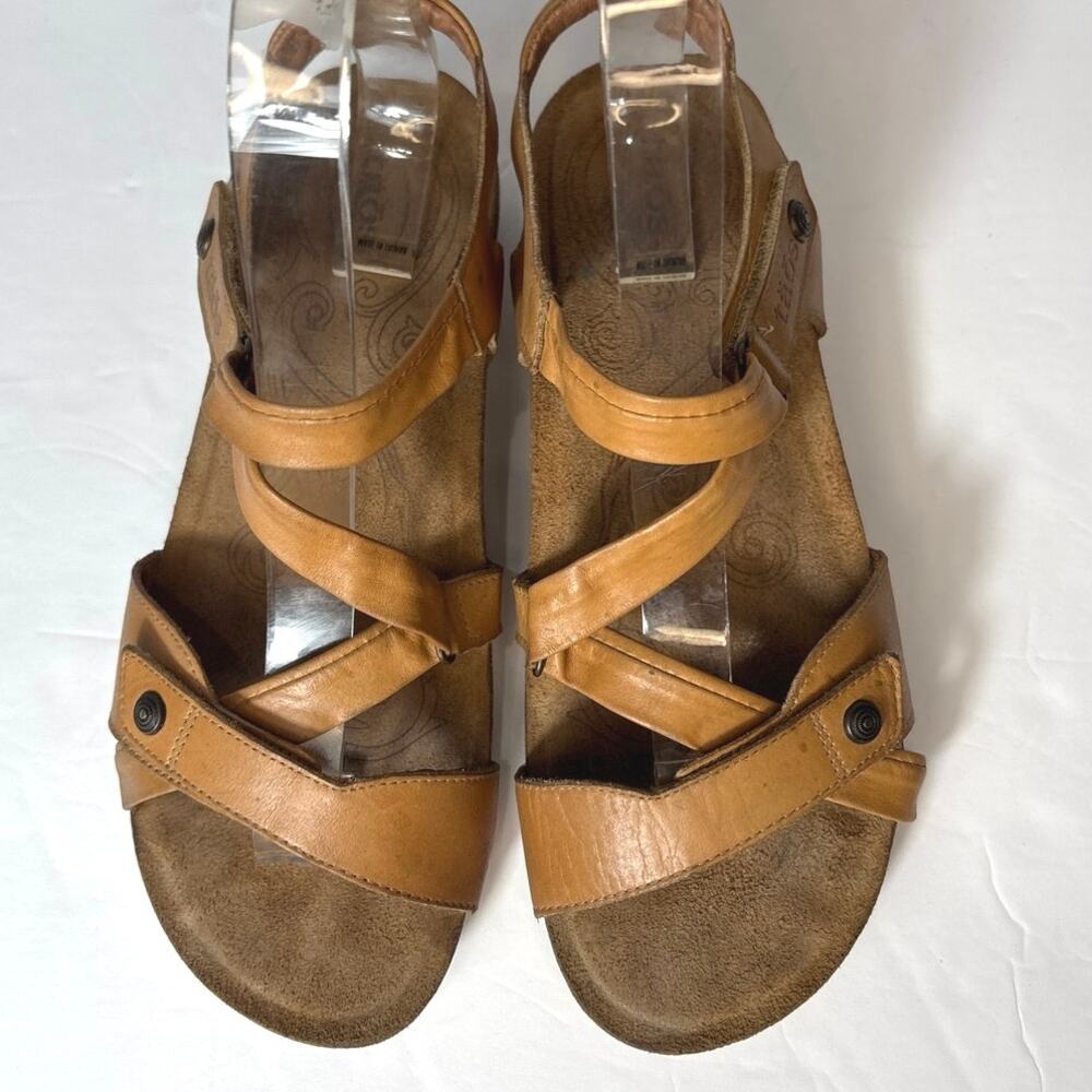 Taos Universe Camel Leather Sandals Womens Size 9.5 Strappy Comfort Wedge - Picture 7 of 9